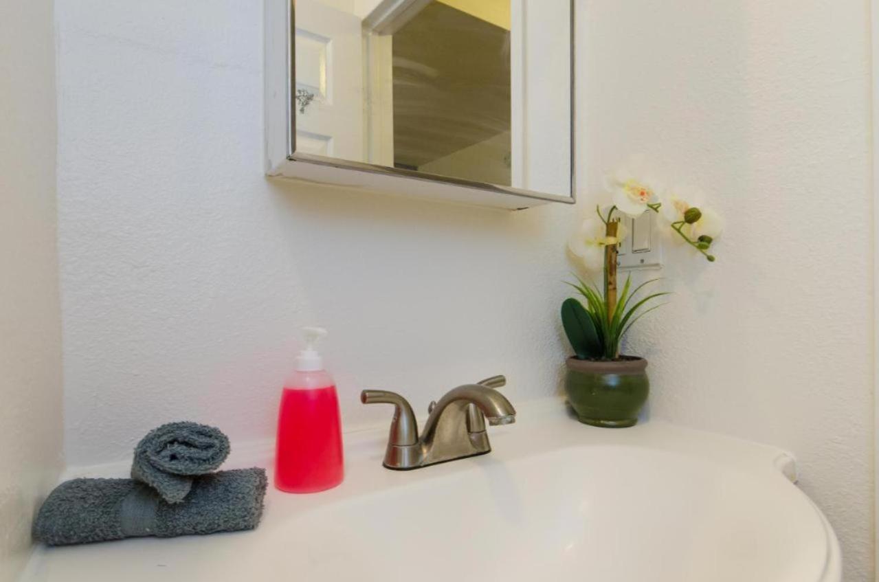 Snug Studio Apartment In The Heart Of Hollywood ลอสแอนเจลิส ภายนอก รูปภาพ